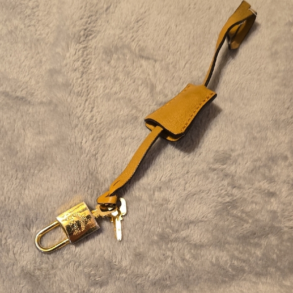 MCM Lock & Key - Picture 2 of 3